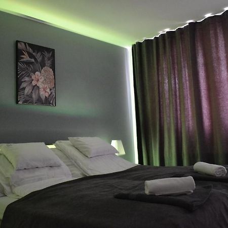 Fonix Design Rooms Debreţin Exterior foto