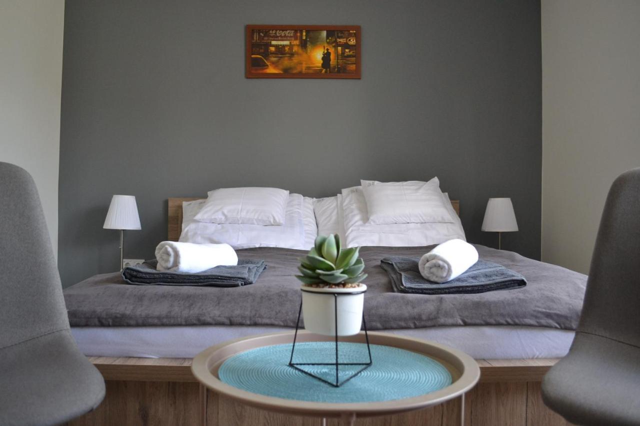 Fonix Design Rooms Debreţin Exterior foto
