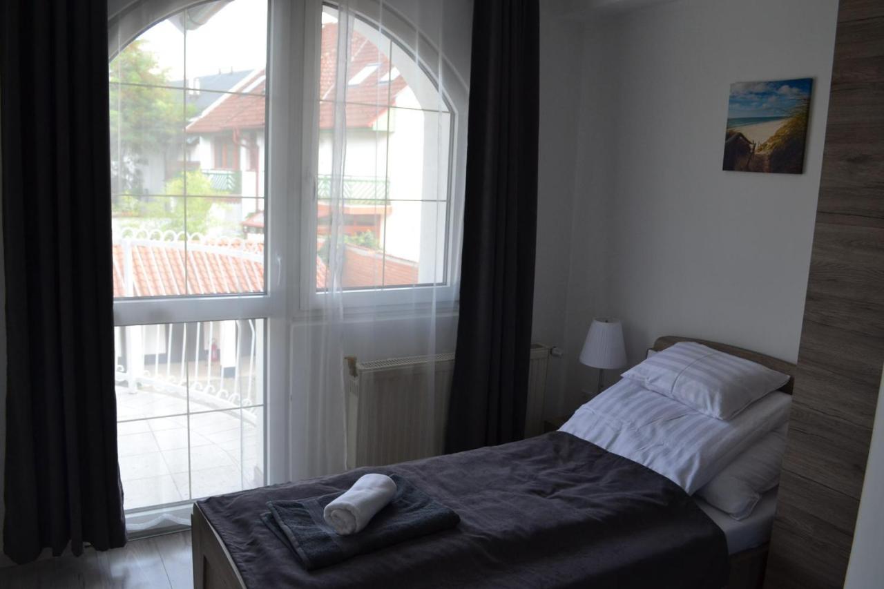 Fonix Design Rooms Debreţin Exterior foto