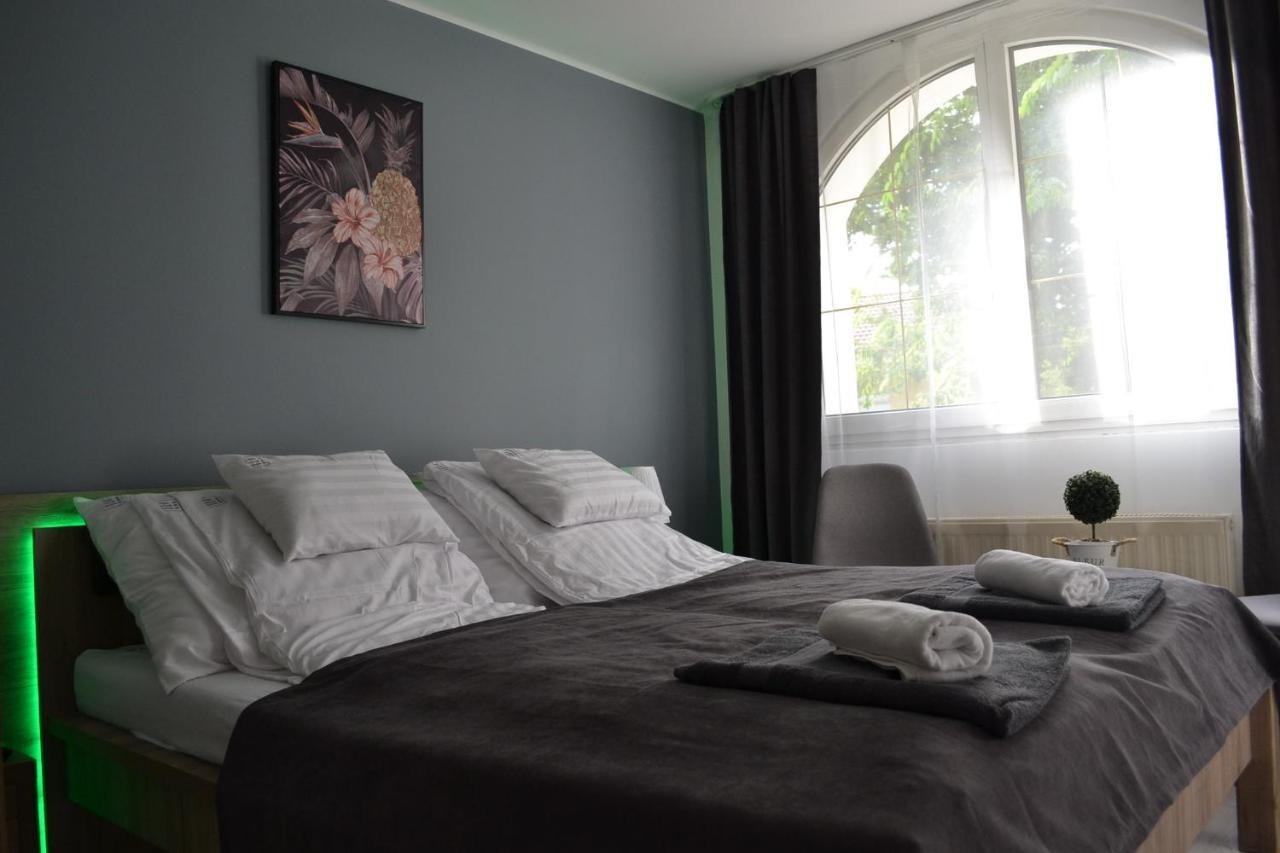 Fonix Design Rooms Debreţin Exterior foto
